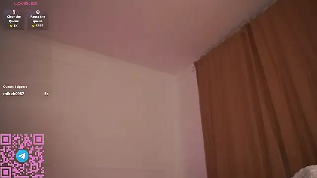 Snapshot of ellie_land chatting on 05-01-26, 04:45 ellie land online show from 05-01-26, 04:45