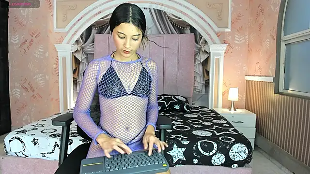 Snapshot of Ivy_rae_xxx chatting on 12-16-25, 08:02 Ivy rae xxx online show from 12-16-25, 08:02