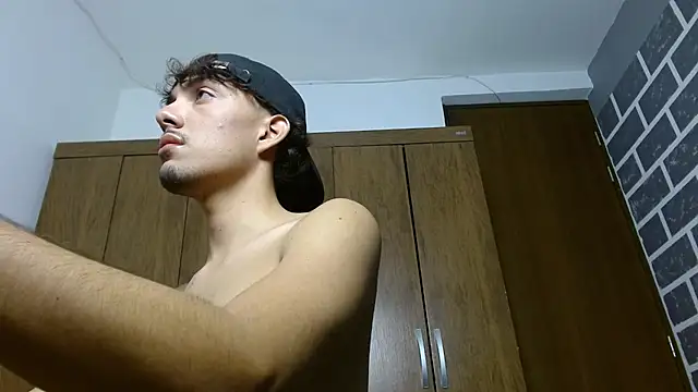 Snapshot of Jake_laraxxx chatting on 09-19-25, 05:28 Jake laraxxx online show from 09-19-25, 05:28