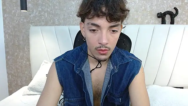 Snapshot of Jake_laraxxx chatting on 09-21-25, 06:02 Jake laraxxx online show from 09-21-25, 06:02