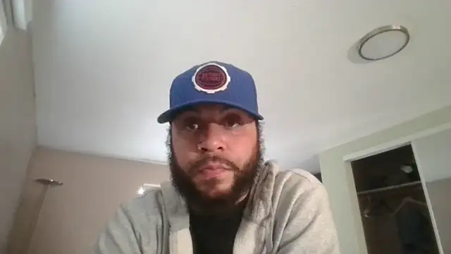 Snapshot of Brownroyal chatting on 06-12-26, 12:52 Brownroyal online show from 06-12-26, 12:52