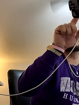 Brownroyal online show from 10-19-25, 04:37