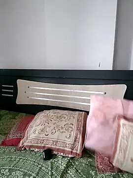 Snapshot of Deepa_Sharma143 chatting on 09-20-25, 01:32 Deepa Sharma143 online show from 09-20-25, 01:32