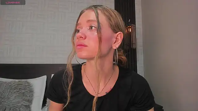 Brianna Bondd online show from 10-17-25, 04:20