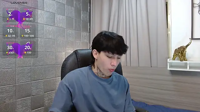 Iantwink18 online show from 10-29-25, 08:41