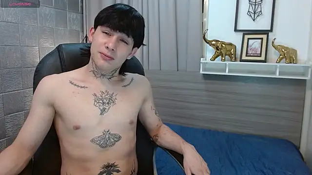 Iantwink18 online show from 10-31-25, 09:43