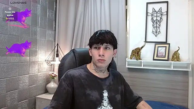 Iantwink18 online show from 10-26-25, 03:34