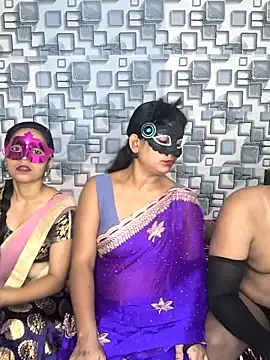 Family02 online show from 11-18-25, 04:43