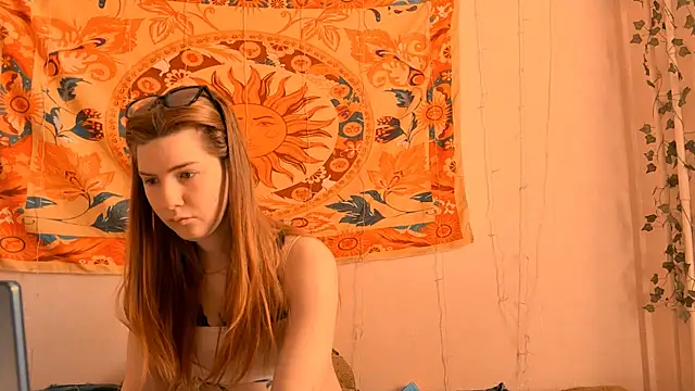 Snapshot of AliceCUNTach chatting on 04-22-26, 05:03 AliceCUNTach online show from 04-22-26, 05:03