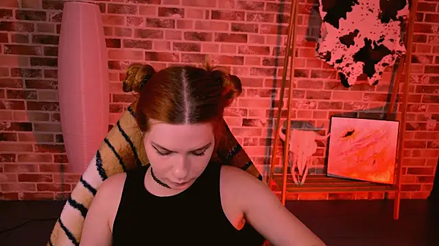 Snapshot of AliceCUNTach chatting on 07-27-26, 05:36 AliceCUNTach online show from 07-27-26, 05:36