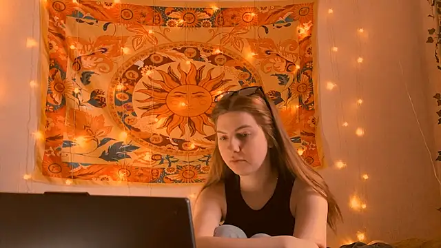 Snapshot of AliceCUNTach chatting on 04-19-26, 05:08 AliceCUNTach online show from 04-19-26, 05:08