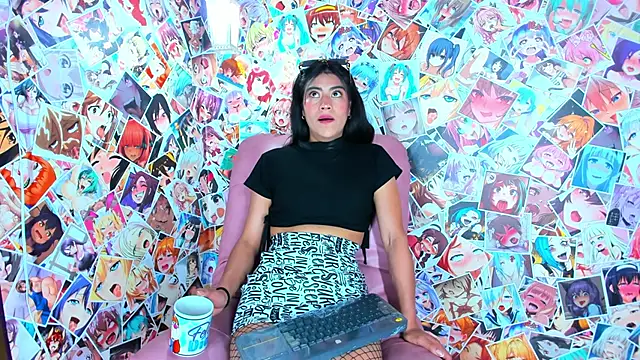 Emily Mitchell online show from 10-25-25, 05:46