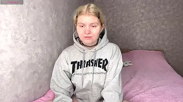 ShontaWasilko online show from 04-10-26, 08:16