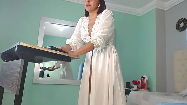 salome aguilar online show from 09-17-25, 01:13