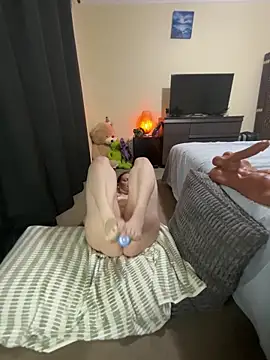 aussiepeaches online show from 12-17-25, 01:38