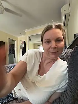 aussiepeaches online show from 02-03-26, 04:10