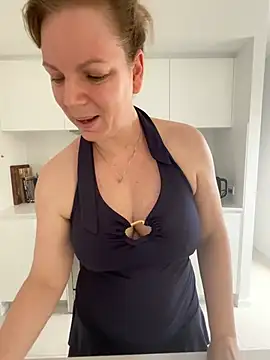 aussiepeaches online show from 06-22-26, 12:16