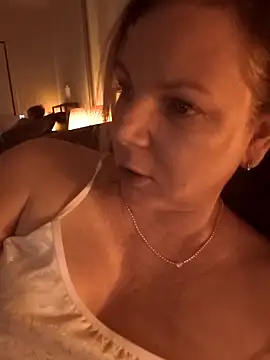 aussiepeaches online show from 04-15-26, 02:21