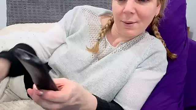 aussiepeaches online show from 06-09-26, 04:46