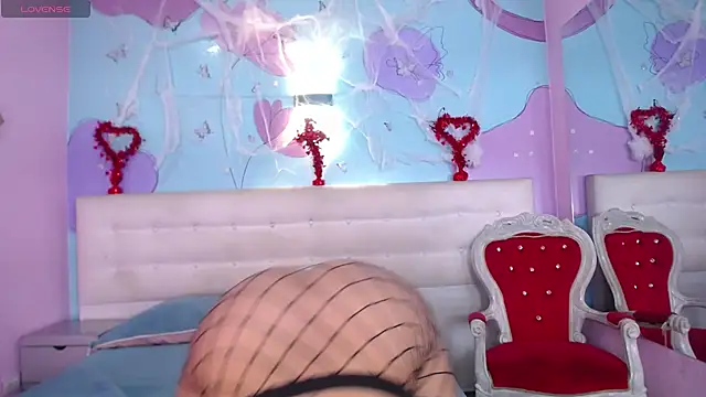 caroliine fox   online show from 10-31-25, 04:42