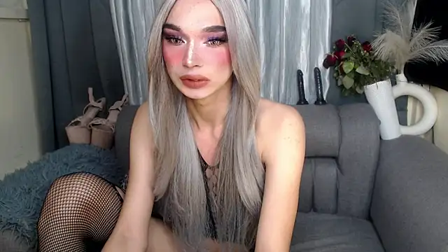 Snapshot of MISTRESSMonica_xxx chatting on 10-13-25, 08:43 MISTRESSMonica xxx online show from 10-13-25, 08:43