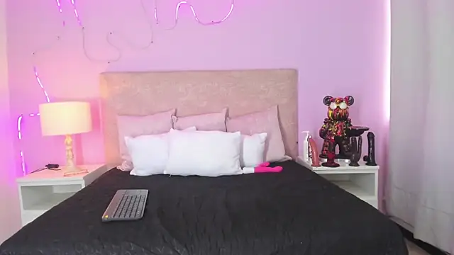 EmaRae1499 online show from 11-06-25, 03:38