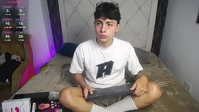 SamuFOXXX online show from 10-17-25, 08:10