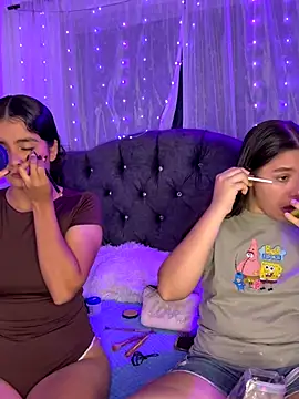 Snapshot of Ashley_and_Zoe chatting on 09-16-25, 06:42 Ashley and Zoe online show from 09-16-25, 06:42