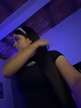 Snapshot of Ashley_and_Zoe chatting on 11-26-25, 09:59 Ashley and Zoe online show from 11-26-25, 09:59