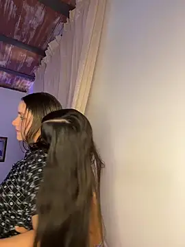 Snapshot of Ashley_and_Zoe chatting on 12-21-25, 04:30 Ashley and Zoe online show from 12-21-25, 04:30