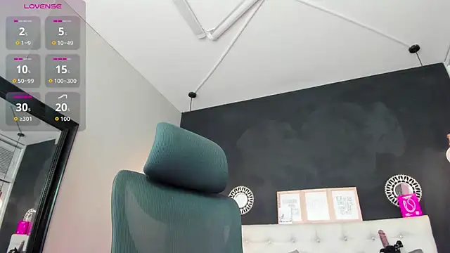 Eva hot 1 online show from 10-14-25, 01:12