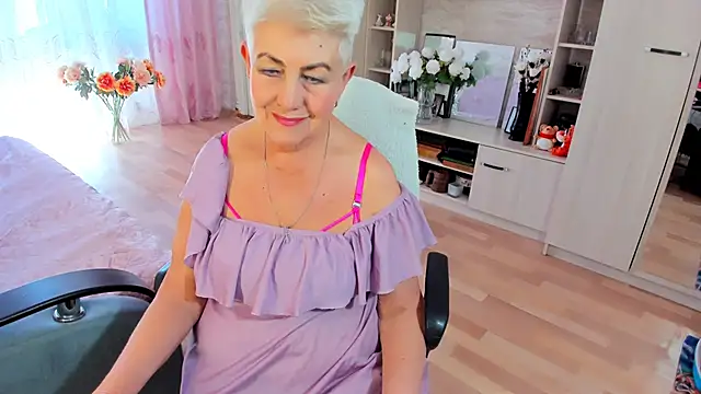 Snapshot of HotandMature chatting on 06-03-26, 08:26 HotandMature online show from 06-03-26, 08:26