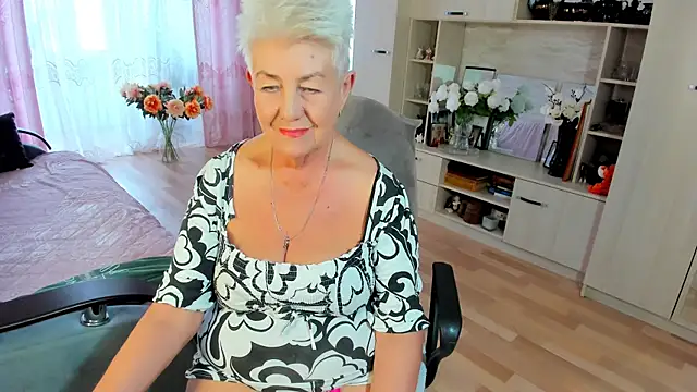 Snapshot of HotandMature chatting on 05-13-26, 11:06 HotandMature online show from 05-13-26, 11:06