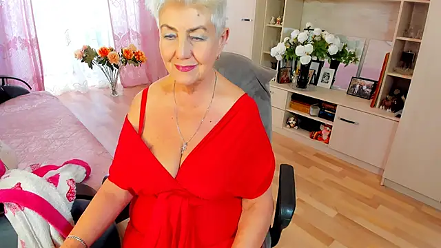 Snapshot of HotandMature chatting on 02-18-26, 12:23 HotandMature online show from 02-18-26, 12:23