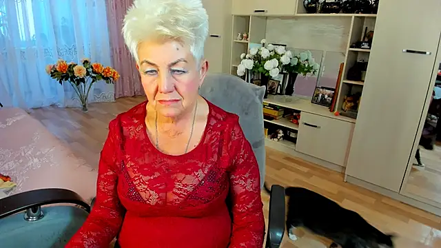 Snapshot of HotandMature chatting on 01-15-26, 10:40 HotandMature online show from 01-15-26, 10:40