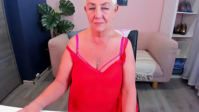 Snapshot of HotandMature chatting on 03-21-25, 08:39 HotandMature online show from 03-21-25, 08:39