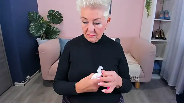 Snapshot of HotandMature chatting on 09-26-25, 07:48 HotandMature online show from 09-26-25, 07:48