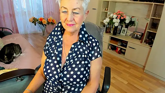 Snapshot of HotandMature chatting on 02-26-26, 01:00 HotandMature online show from 02-26-26, 01:00