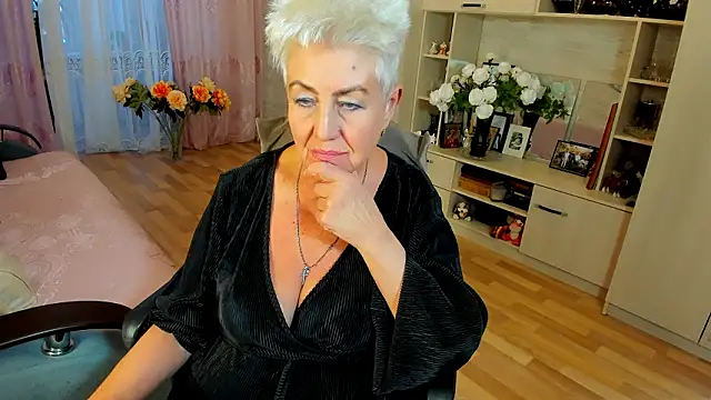 Snapshot of HotandMature chatting on 02-16-26, 02:37 HotandMature online show from 02-16-26, 02:37