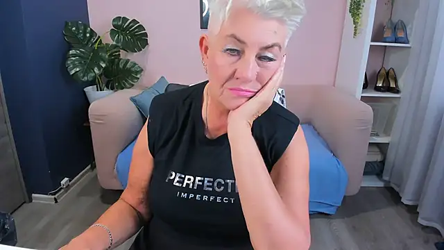 Snapshot of HotandMature chatting on 09-16-25, 08:26 HotandMature online show from 09-16-25, 08:26