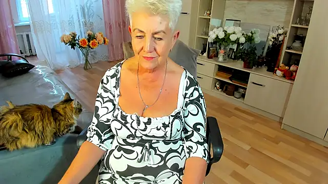 Snapshot of HotandMature chatting on 07-07-26, 02:53 HotandMature online show from 07-07-26, 02:53