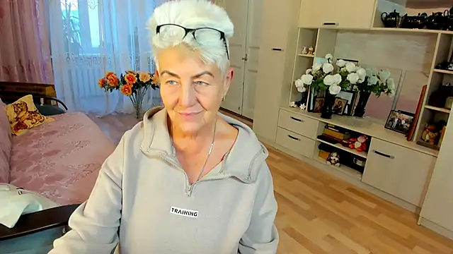 Snapshot of HotandMature chatting on 12-22-25, 10:15 HotandMature online show from 12-22-25, 10:15