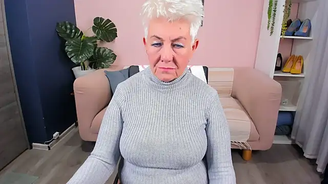 Snapshot of HotandMature chatting on 11-27-25, 08:15 HotandMature online show from 11-27-25, 08:15