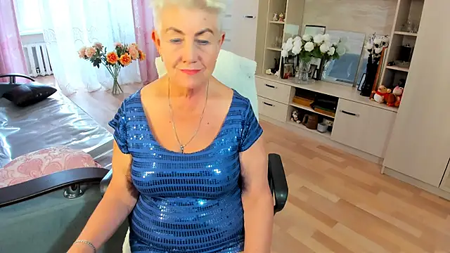 Snapshot of HotandMature chatting on 06-10-26, 09:54 HotandMature online show from 06-10-26, 09:54