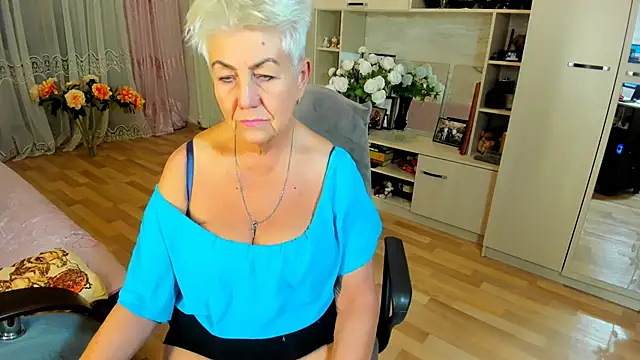 Snapshot of HotandMature chatting on 01-19-26, 02:32 HotandMature online show from 01-19-26, 02:32