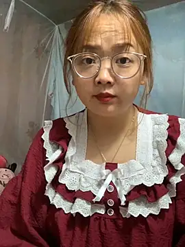 Snapshot of July-y chatting on 10-18-25, 01:18 July-y online show from 10-18-25, 01:18