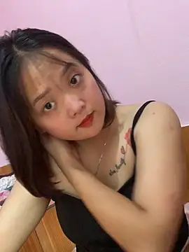 Snapshot of July-y chatting on 09-11-25, 02:11 July-y online show from 09-11-25, 02:11