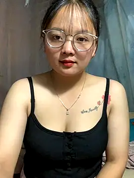 Snapshot of July-y chatting on 09-17-25, 09:11 July-y online show from 09-17-25, 09:11