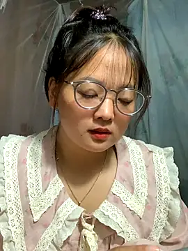 Snapshot of July-y chatting on 09-19-25, 01:37 July-y online show from 09-19-25, 01:37
