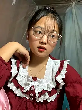 Snapshot of July-y chatting on 09-14-25, 03:01 July-y online show from 09-14-25, 03:01